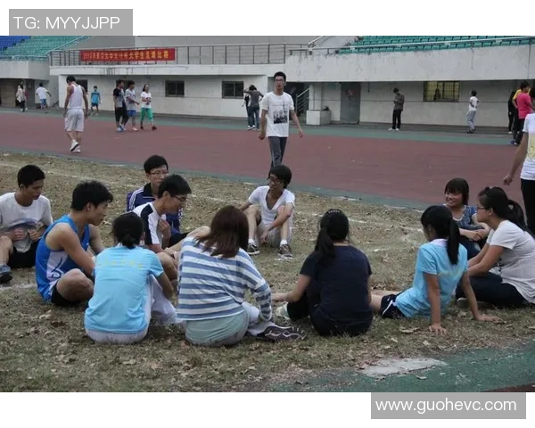 赵强独家分享：深入解析足球技巧与战术心得，助你提升球场表现