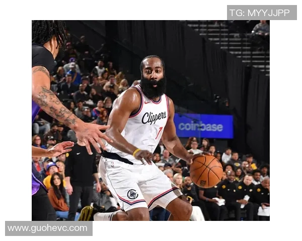 2000年湖人与快船的激烈对决回顾及其对洛杉矶篮球历史的影响分析