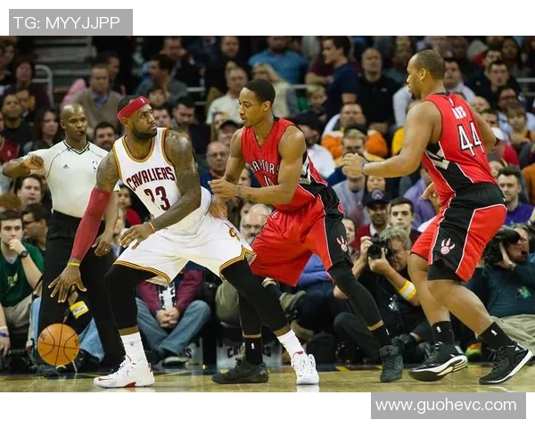 圣诞大战精彩上演马刺与太阳激烈对决引发球迷热议