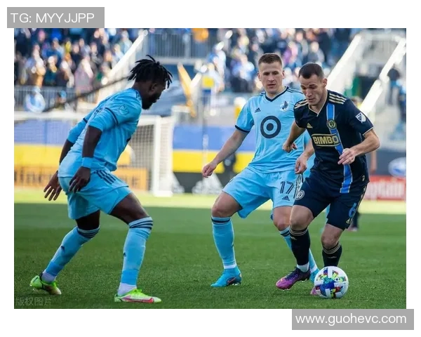 奥兰多与亚特的激烈对决揭示了足球战术的魅力与团队合作的重要性 奥兰多与亚特的激烈对决揭示了足球战术的魅力与团队合作的重要性