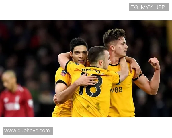 狼队与曼联在足总杯的激烈对决揭示英超球队的实力较量与战术博弈