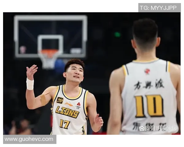 2016年CBA新疆队与广厦队激战回顾精彩瞬间与赛场亮点分析