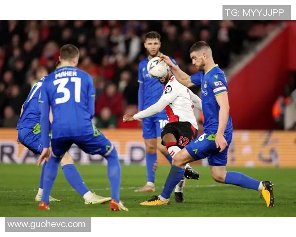 多德勒支与靴蒙特的精彩对决分析及赛季表现回顾 多德勒支与靴蒙特的精彩对决分析及赛季表现回顾