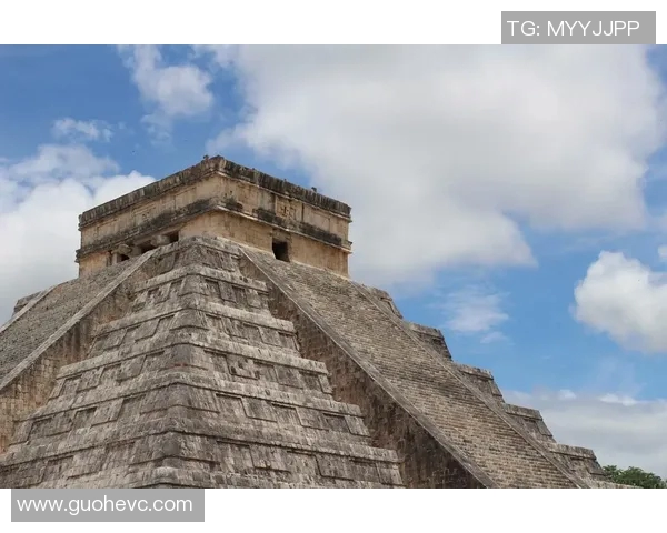 金字塔与霍尔比的较量：探讨两者在建筑与文化中的深远影响与意义