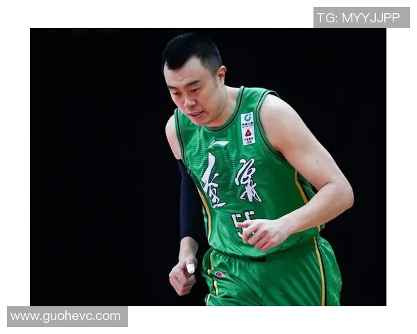 韩德君：从篮球新星到中国男篮的中流砥柱，见证时代的辉煌与挑战